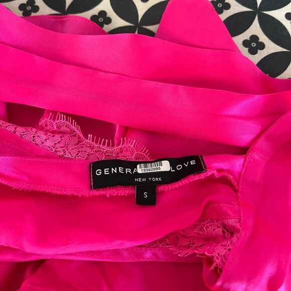 Generation Love
Alyssa Lace Halter Silk Top - Picture 9 of 12